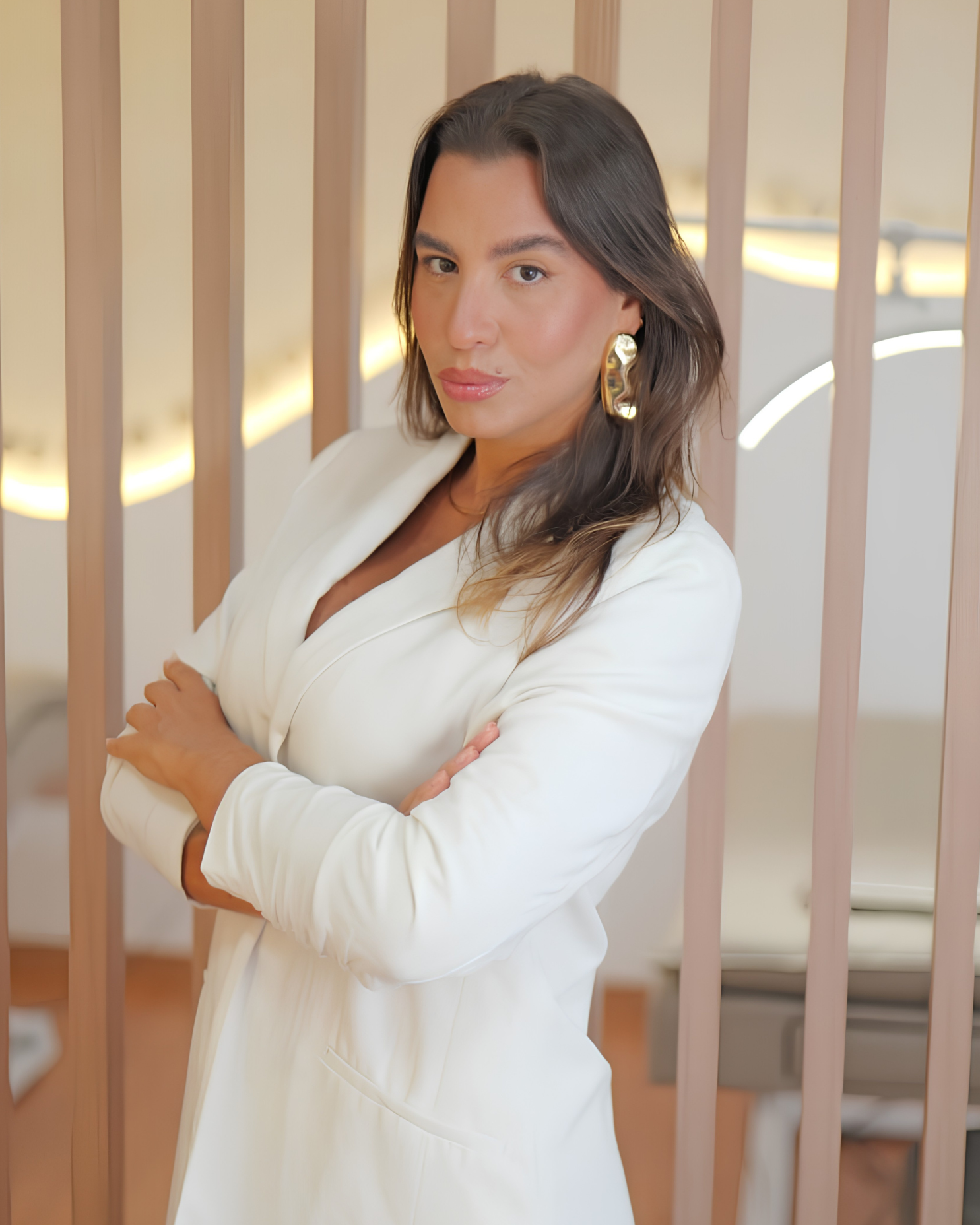 Lorena Schaeffer, especialista em design de sobrancelhas e beleza
